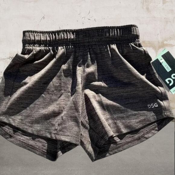 DSG NWT Girls Mid-Rise Gray Athletic Shorts-Size 4/5 - Picture 1 of 3